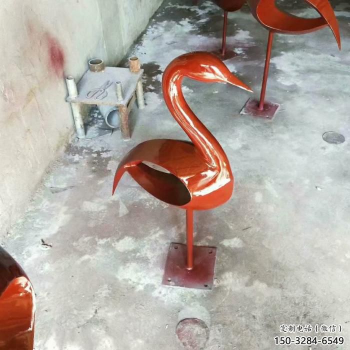 操场鸟类雕塑,景观题材,镀铜工艺 操场鸟类雕塑,景观题材,镀铜工艺