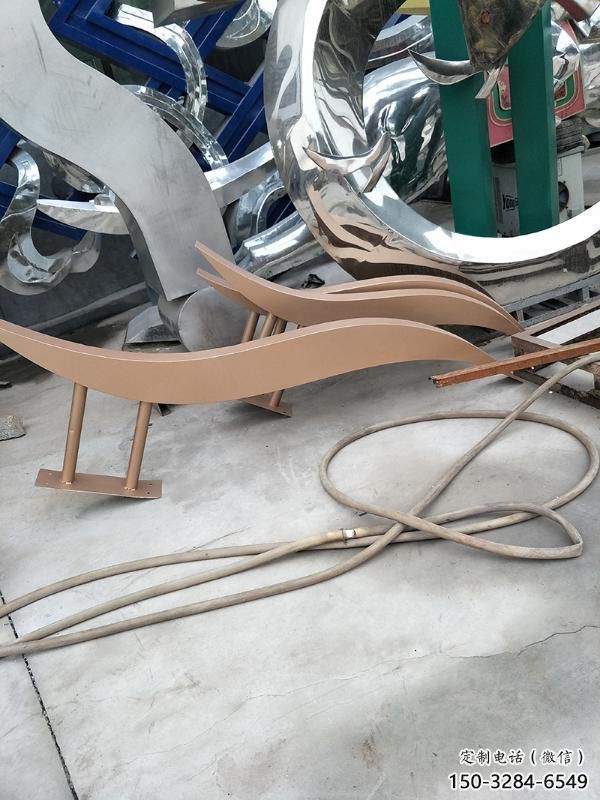 抽象鱼形雕塑生产,几何工艺,烤漆方式制作 抽象鱼形雕塑生产,几何工艺,烤漆方式制作