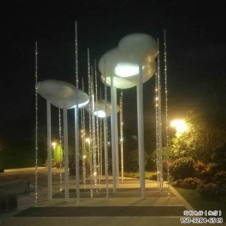 街道云朵雕塑,锻造景观雕塑,灯光效果 街道云朵雕塑,锻造景观雕塑,灯光效果