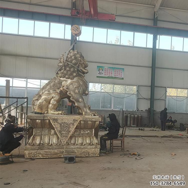大型狮子雕塑展品,铸铜制作,金属蹲狮雕塑精品 大型狮子雕塑展品,铸铜制作,金属蹲狮雕塑精品