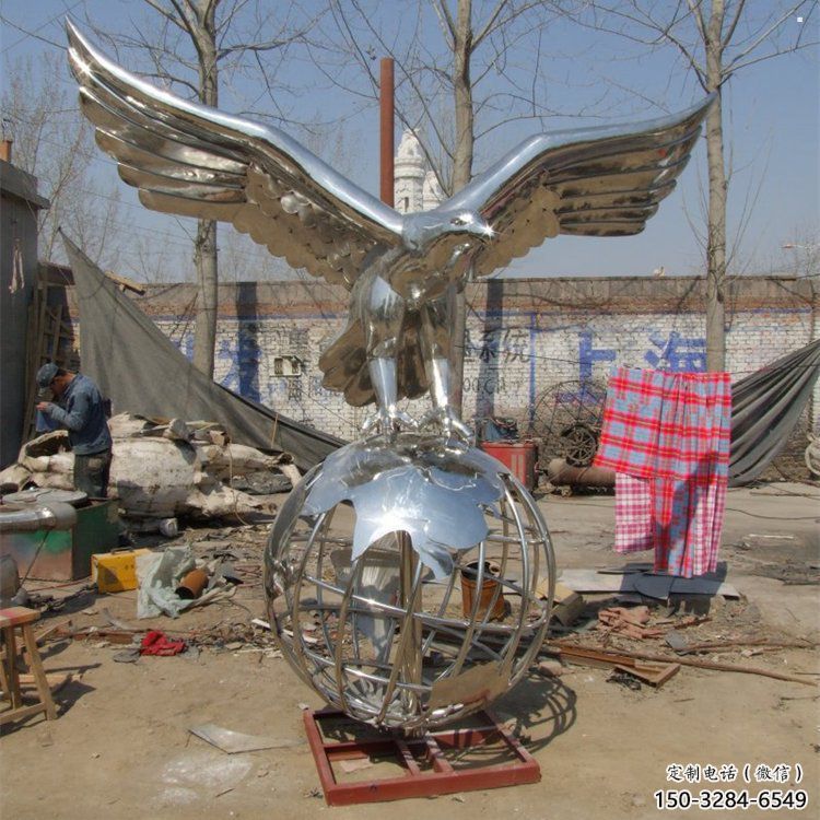 地球仪雕塑通用，多彩艺术，老鹰踩地球仪雕塑厂家