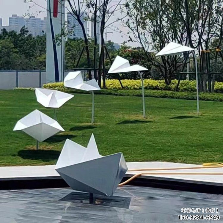 纸船雕塑优选，白钢构件，景观折纸船雕塑厂家