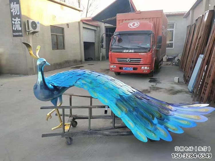地产孔雀雕塑供应，地标摆件，不锈钢孔雀雕塑制造厂家