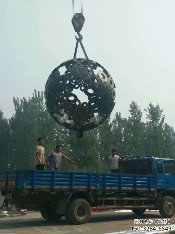 球体雕塑厂家优选，陆地摆件，不锈钢球体雕塑供应