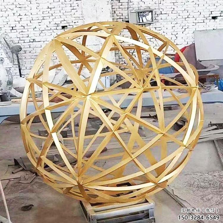 镂空球雕塑定价，景观雕塑，异形镂空球雕塑摆件厂家