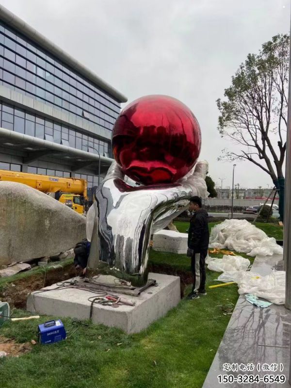 手托圆球雕塑精选,透雕系列,不锈钢手托圆球雕塑提供 手托圆球雕塑精选,透雕系列,不锈钢手托圆球雕塑提供