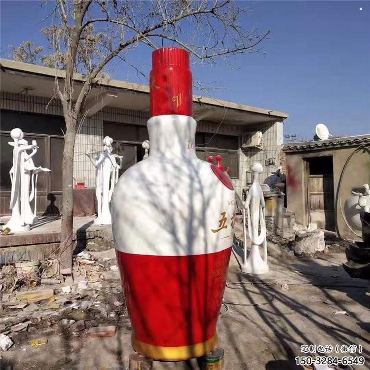 酒瓶雕塑精品，景观雕塑，房地产玻璃钢酒瓶雕塑生产商