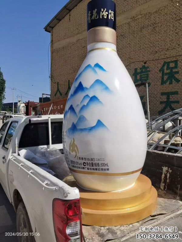 洋酒瓶雕塑定价,街头雕塑,玻璃钢洋酒瓶雕塑制作 洋酒瓶雕塑定价,街头雕塑,玻璃钢洋酒瓶雕塑制作