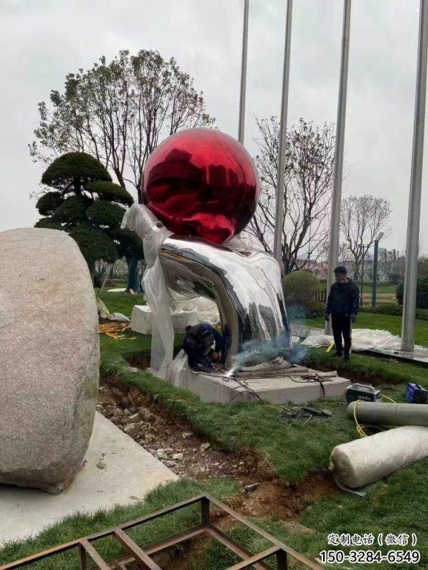 火球雕塑定制,景观雕塑,广场手托火球雕塑厂家 火球雕塑定制,景观雕塑,广场手托火球雕塑厂家