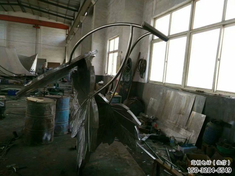 枫叶雕塑优选，陆地摆件，艺术不锈钢枫叶雕塑供应