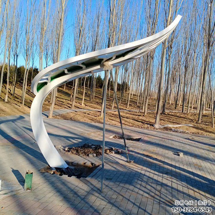 树叶雕塑优选，陆地摆件，彩绘仿真树叶雕塑供给