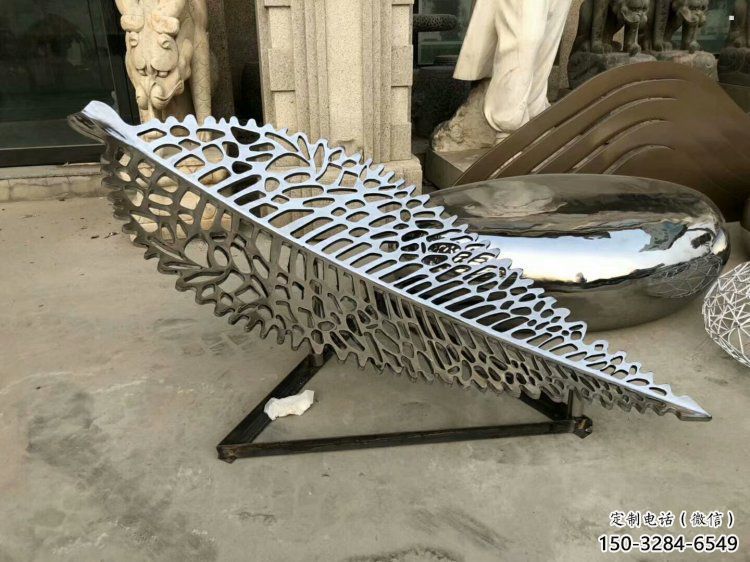 镂空树叶雕塑厂家，地标摆件，镜面镂空树叶雕塑生产商