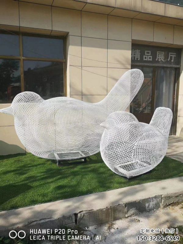 镂空鸟雕塑观赏型，街景小品，铁艺小鸟雕塑厂家常用
