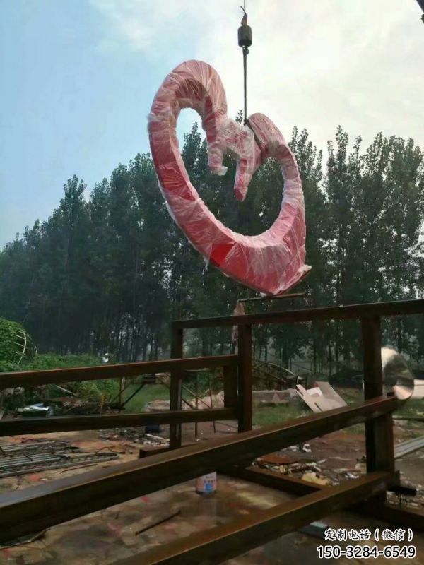 爱心雕塑提供，美陈雕塑，景观烤漆爱心雕塑承接