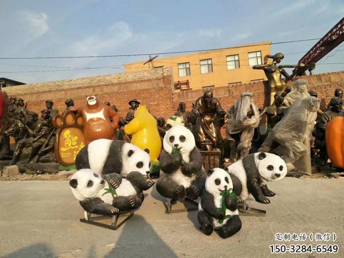 金属熊猫雕塑制作,陆地摆件,仿真熊猫雕塑制造商 金属熊猫雕塑制作,陆地摆件,仿真熊猫雕塑制造商