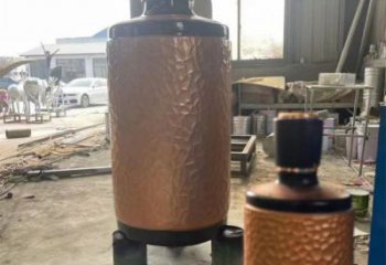 艺术酒瓶雕塑展品，室外软装，展示玻璃钢酒瓶雕塑订做